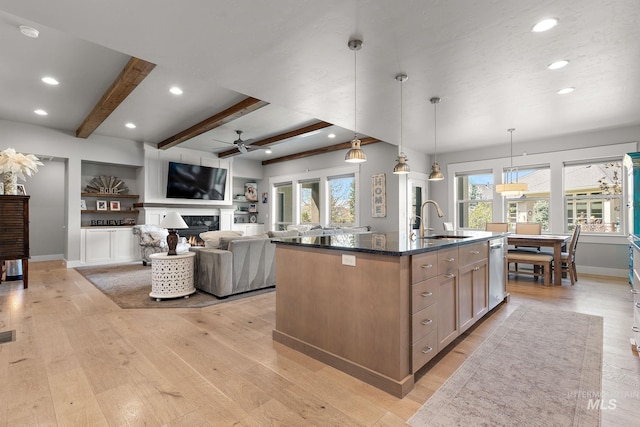 1315 N Luge Ave, Eagle, ID 83616 - kitchen featuring a sink, healthy amount of natural light, a kitchen island with sink, dishwasher, and recessed lighting