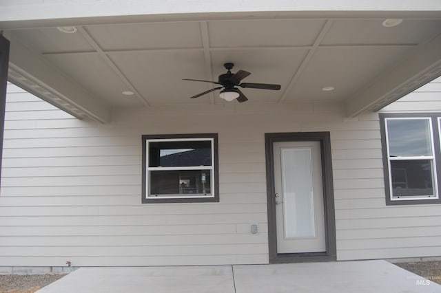 property entrance featuring ceiling fan