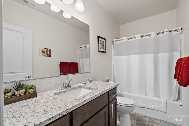 bathroom with shower / tub combo with curtain, tasteful backsplash, visible vents, toilet, and vanity