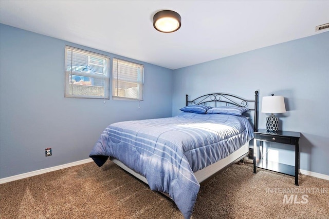 bedroom with carpet flooring