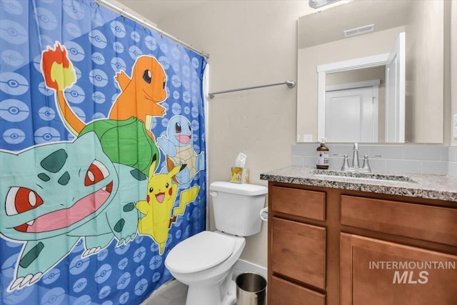 full bathroom with vanity, toilet, and a shower with curtain