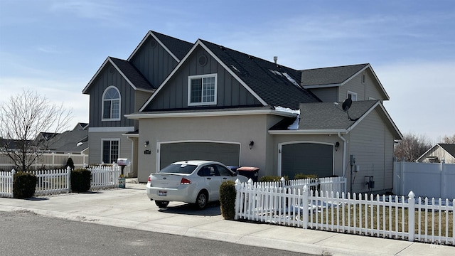 view of front facade featuring a garage