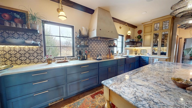 kitchen featuring a sink, open shelves, blue cabinets, black electric cooktop, and custom range hood
