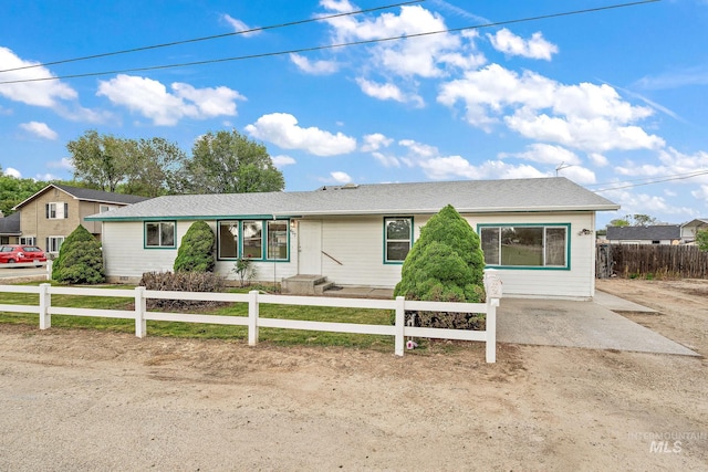 607 S State, Nampa, ID 83686 - single story home with a fenced front yard