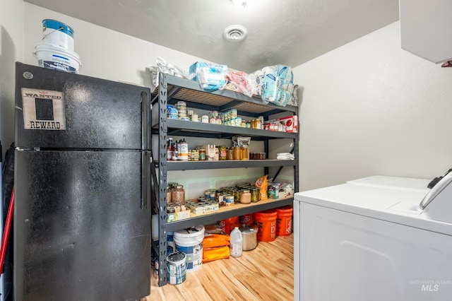 pantry with visible vents and washer and clothes dryer