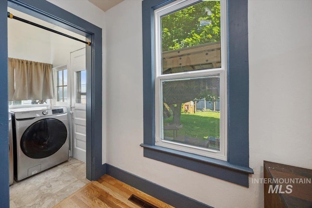 720 E Center St, Kimberly, ID 83341 - laundry area with washer / dryer, baseboards, and wood finished floors