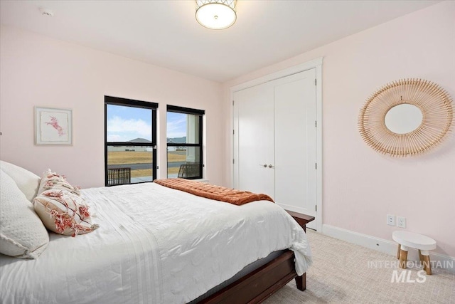 bedroom featuring carpet flooring and baseboards