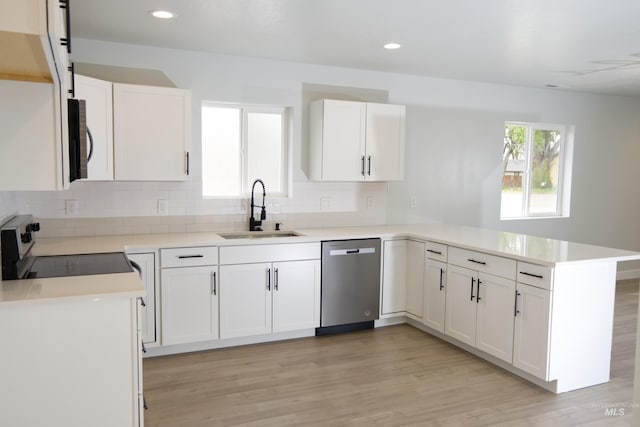 602 E Freeport St, Caldwell, ID 83605 - kitchen with appliances with stainless steel finishes, a sink, a peninsula, backsplash, and recessed lighting