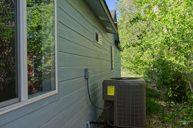 602 E Freeport St, Caldwell, ID 83605 - view of side of property with central air condition unit