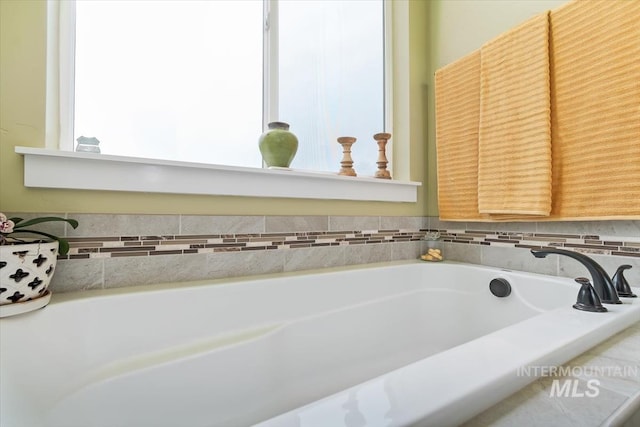 27482 Warren Ln, Wilder, ID 83676 - full bath with a garden tub
