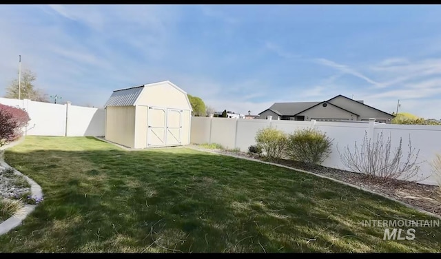view of yard with a storage shed and an outdoor structure
