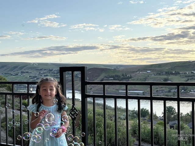 176 Marine View Dr, Lewiston, ID 83501 - balcony at dusk featuring a water view