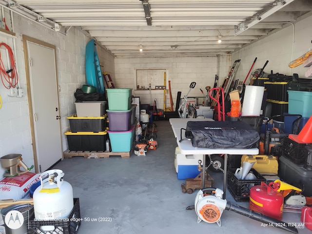 1018 S Washington Ave, Emmett, ID 83617 - view of garage