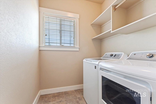1112 W Belknap Dr, Nampa, ID 83686 - laundry area featuring separate washer and dryer and baseboards
