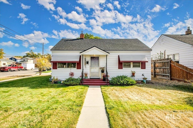 bungalow-style house featuring a front lawn