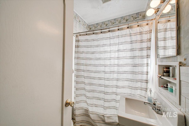 bathroom featuring curtained shower