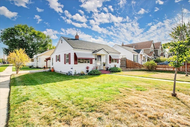 view of front of house with a front lawn