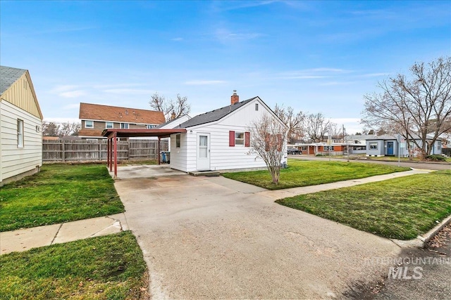 view of front facade featuring a front yard and a carport