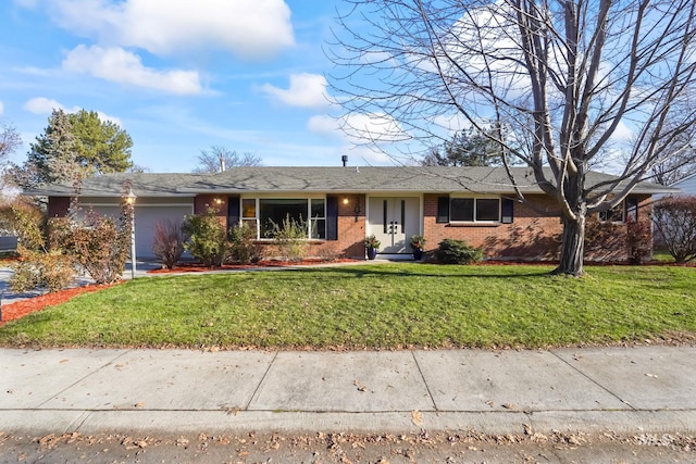 single story home with a front lawn