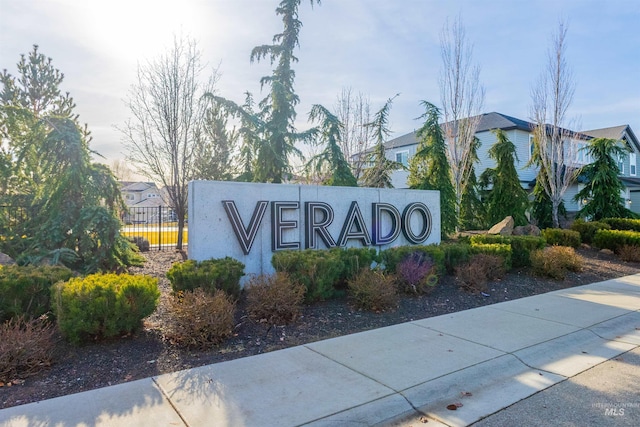 view of community / neighborhood sign