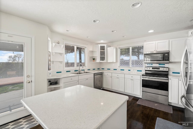 398 N Pebble Beach Way, Eagle, ID 83616 - kitchen with appliances with stainless steel finishes, dark wood finished floors, a sink, healthy amount of natural light, and recessed lighting