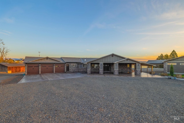 view of front facade with a garage