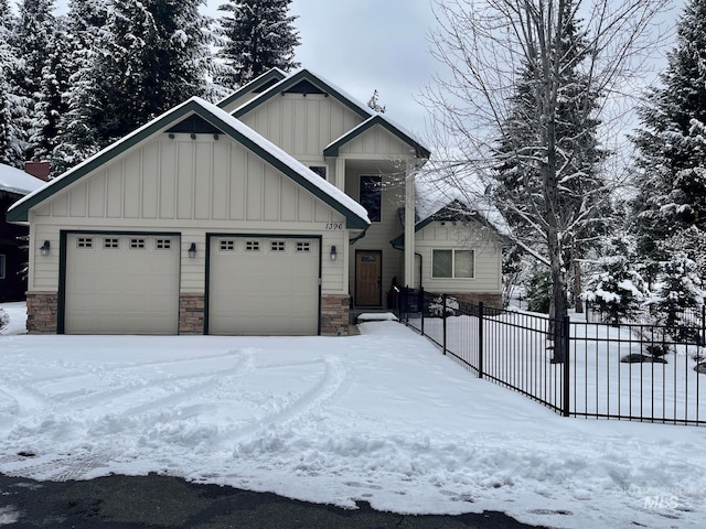 view of front facade with a garage