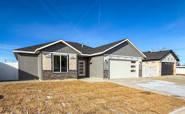 craftsman house featuring a garage and a front lawn