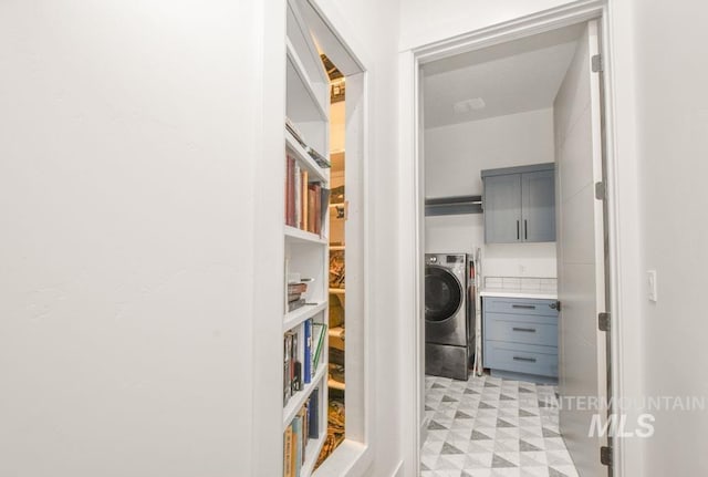 laundry room featuring cabinets and washer / dryer