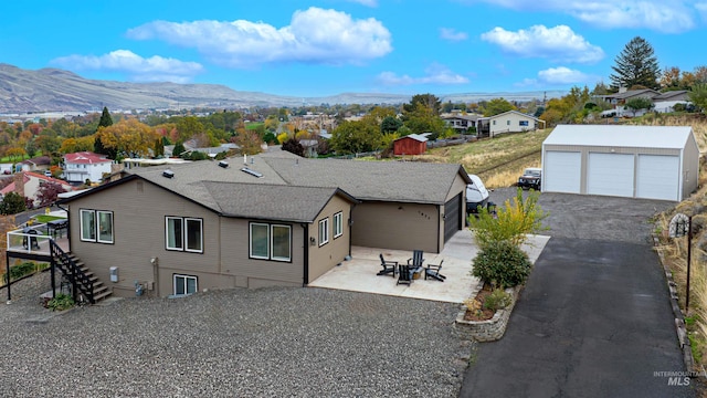 birds eye view of property featuring a mountain view