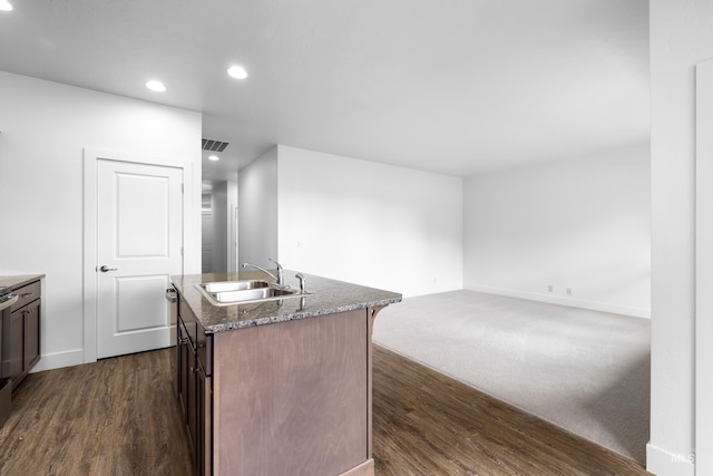 2928 W Los Flores Dr, Meridian, ID 83646 - kitchen with a sink, baseboards, recessed lighting, dark wood-style floors, and an island with sink