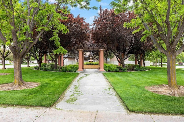 2928 W Los Flores Dr, Meridian, ID 83646 - surrounding community featuring a yard