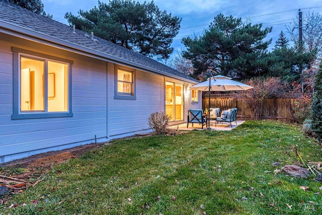 view of yard featuring a patio area and an outdoor living space