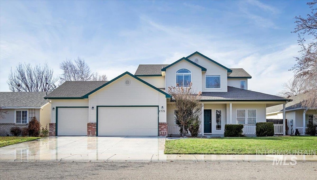 view of front of house with a garage and a front yard