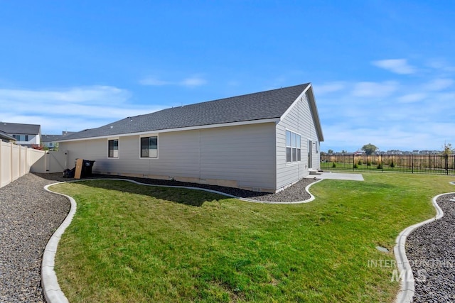 back of house featuring a yard