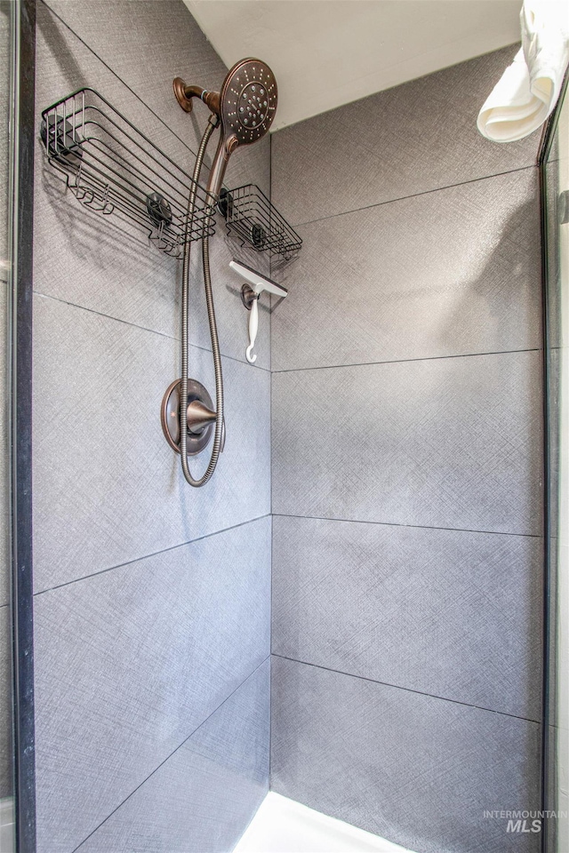 bathroom with tiled shower