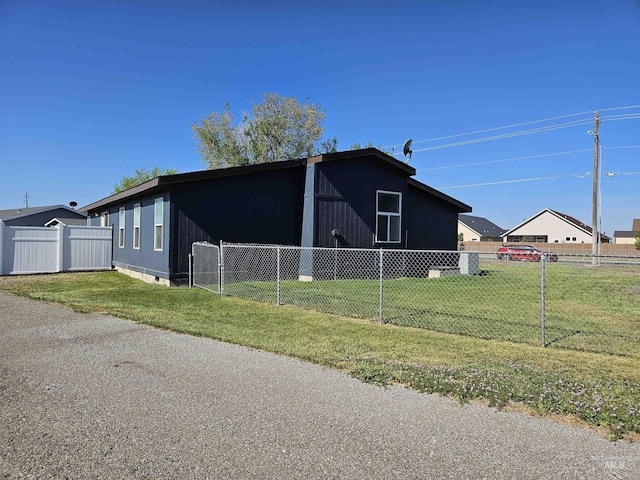 view of front of home with a front lawn