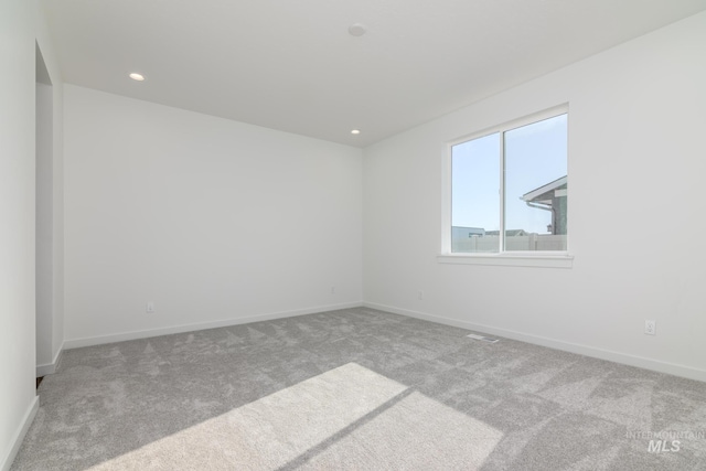 unfurnished room featuring carpet