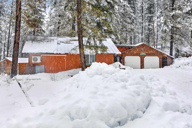 view of yard layered in snow