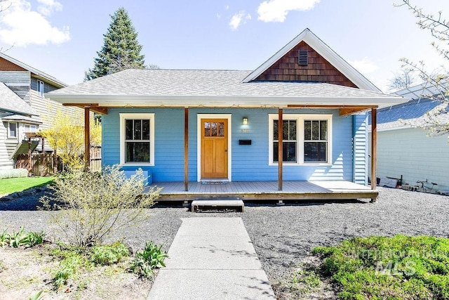 512 N Lincoln St, Moscow, ID 83843 - bungalow featuring roof with shingles and covered porch