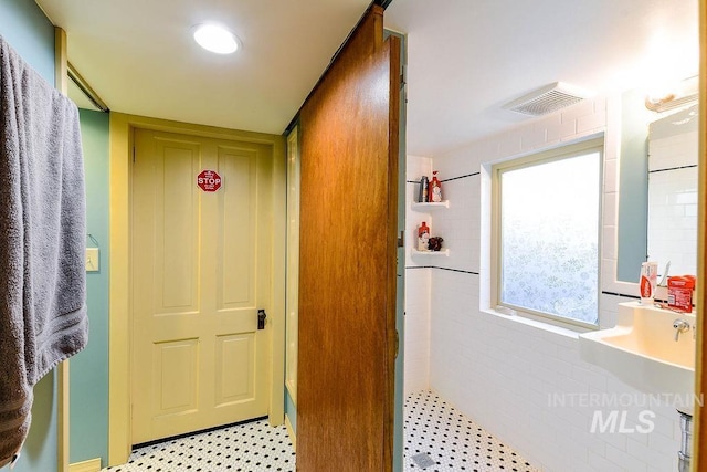 512 N Lincoln St, Moscow, ID 83843 - full bath featuring walk in shower, tile patterned floors, and visible vents