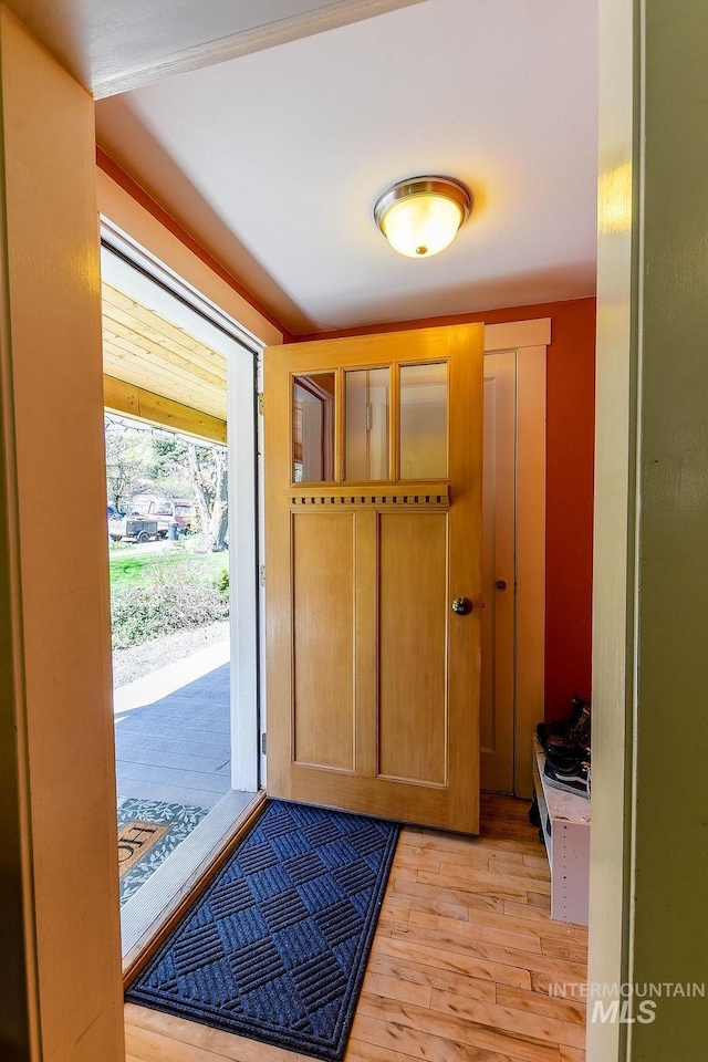 512 N Lincoln St, Moscow, ID 83843 - entrance foyer featuring light wood-style floors