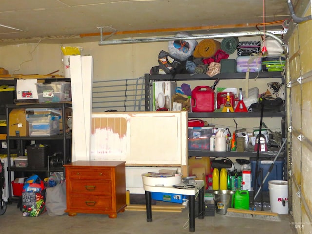 937 Indianhead Rd, Weiser, ID 83672 - storage room featuring a garage