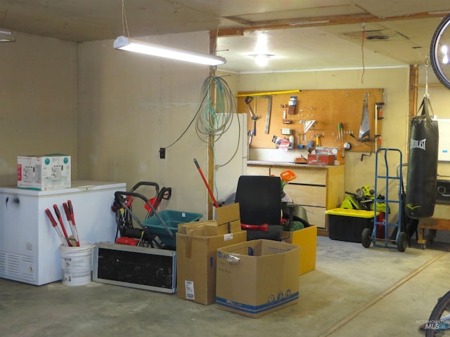 937 Indianhead Rd, Weiser, ID 83672 - garage featuring a workshop area