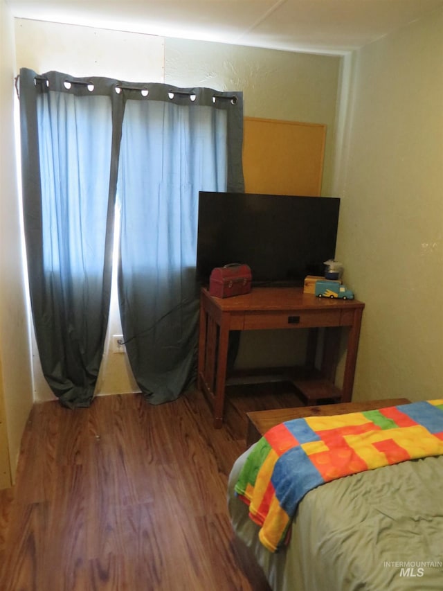 937 Indianhead Rd, Weiser, ID 83672 - bedroom with wood finished floors