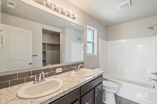 full bath with visible vents, a sink, and decorative backsplash