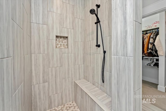 bathroom featuring a tile shower