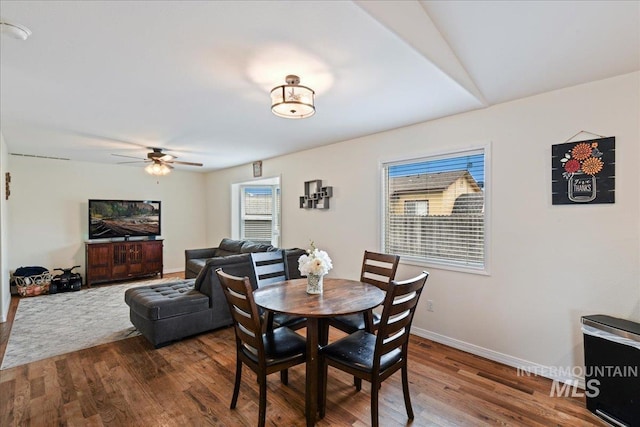 dining room with dark wood-type flooring and ceiling fan