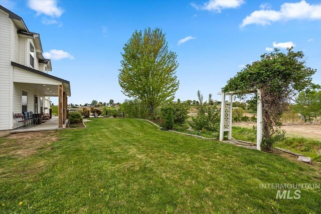 3856 Wood Way, New Plymouth, ID 83655 - view of yard featuring a patio area