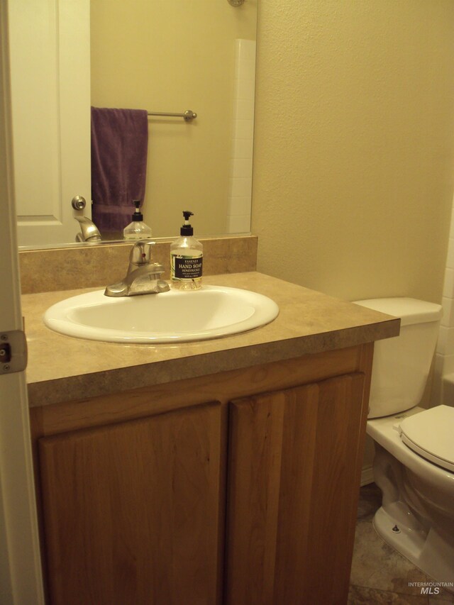 908 Pine St, Lewiston, ID 83501 - bathroom with vanity and toilet
